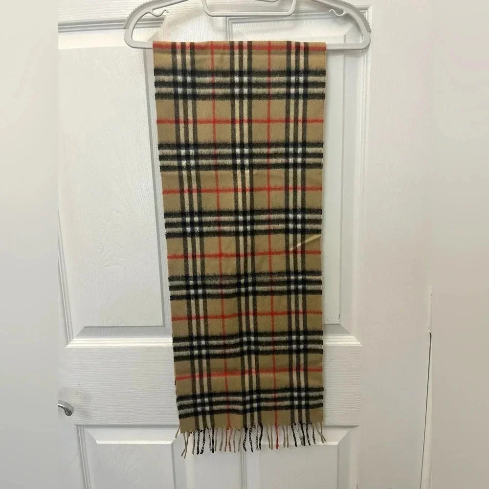 Vintage Burberry yellow/ white tag wool scarf.